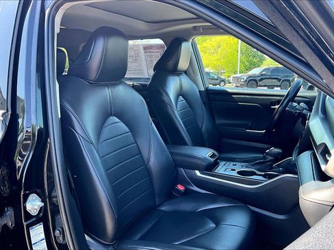 Used 2021 Toyota Highlander XLE image 7
