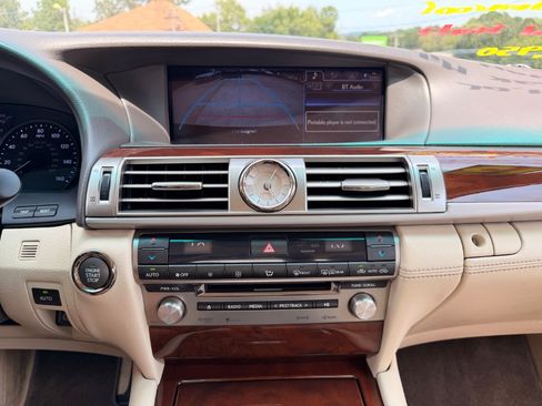 Used 2013 Lexus LS 460 w/ Comfort Pkg RWD image 7