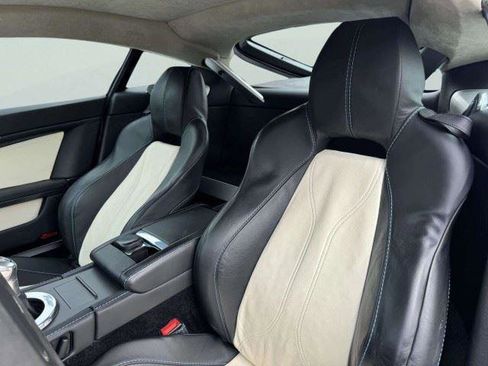 Used 2011 Aston Martin V12 Vantage Coupe RWD image 21