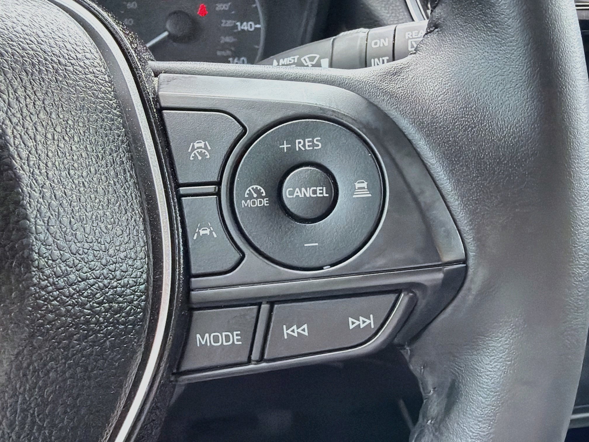 Used 2025 Toyota Corolla Cross LE FWD image 35