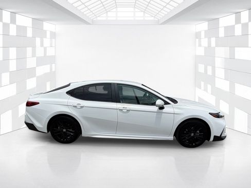 Used 2026 Toyota Camry SE FWD image 8