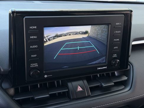 Used 2020 Toyota RAV4 LE FWD image 18