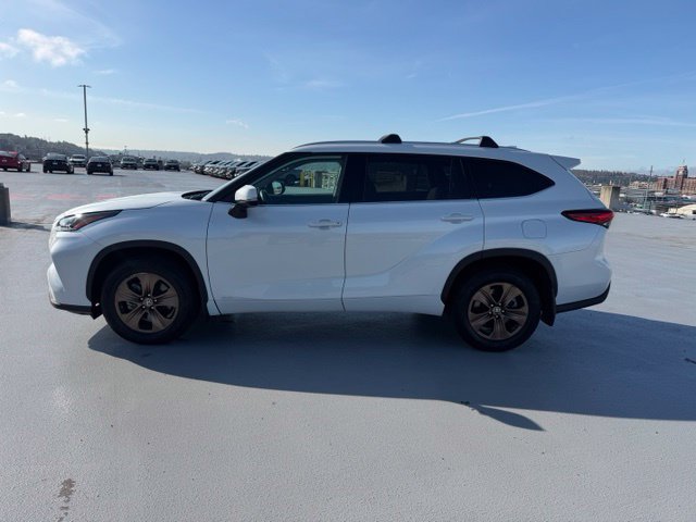 Certified 2022 Toyota Highlander Bronze Edition AWD/4WD image 7