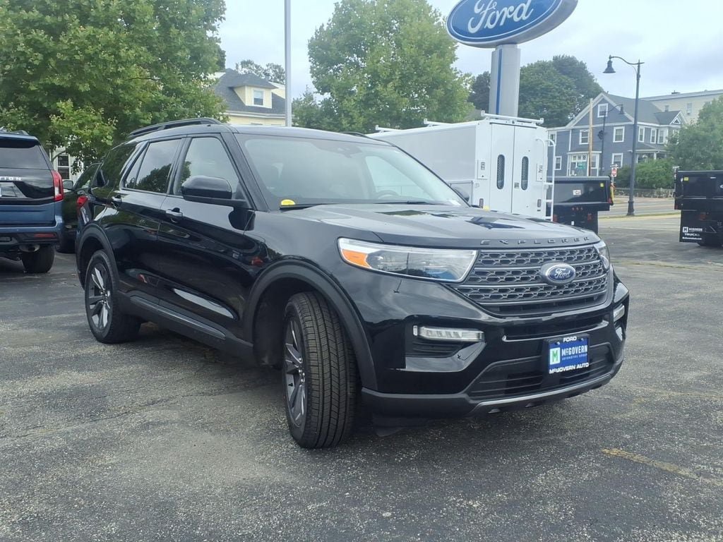 Used 2023 Ford Explorer XLT w/ Equipment Group 202A AWD/4WD image 4