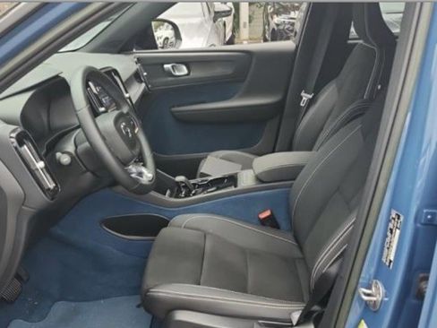 Used 2023 Volvo XC40 Recharge Plus image 3