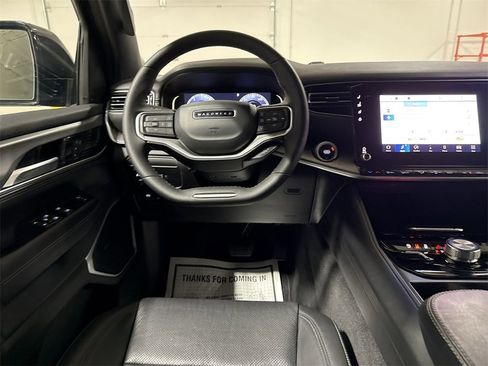 Used 2025 Jeep Wagoneer Series II image 20