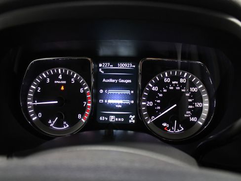 Used 2017 Nissan Titan SV AWD/4WD image 28