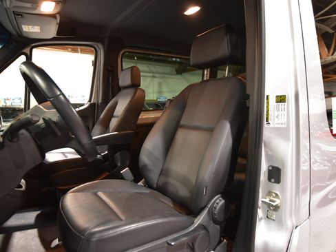 Used 2021 Mercedes-Benz Sprinter 2500 image 35