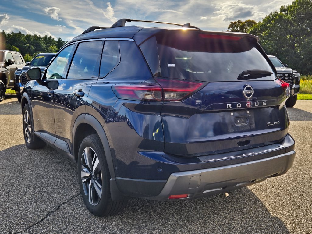 Used 2024 Nissan Rogue SL w/ SL Premium Package AWD/4WD image 3