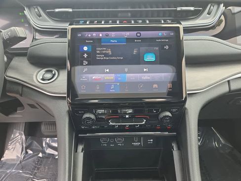 Used 2023 Jeep Grand Cherokee image 33