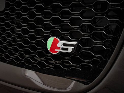 Used 2020 Jaguar F-PACE S image 20