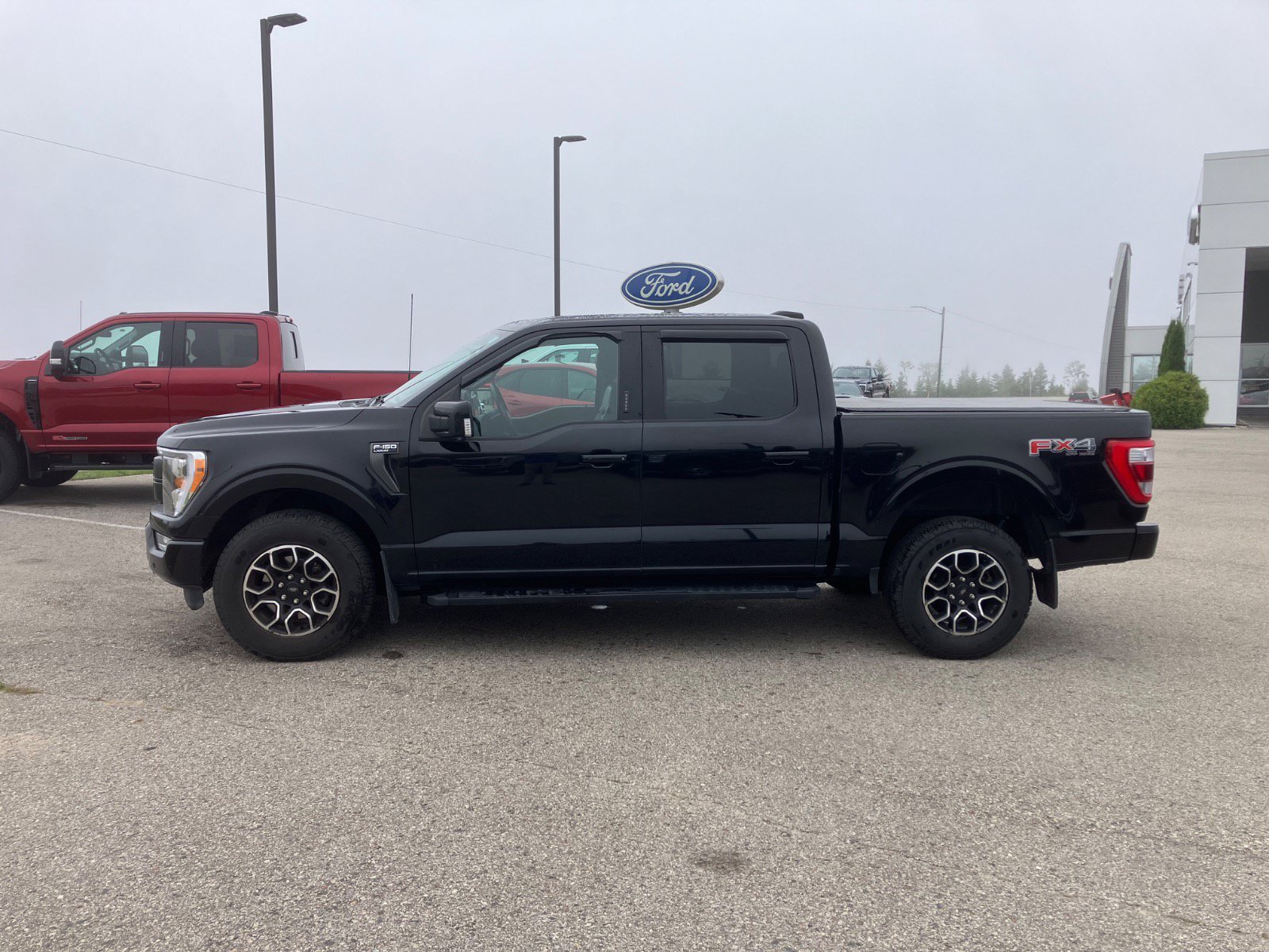 Used 2021 Ford F150 Lariat AWD/4WD image 2