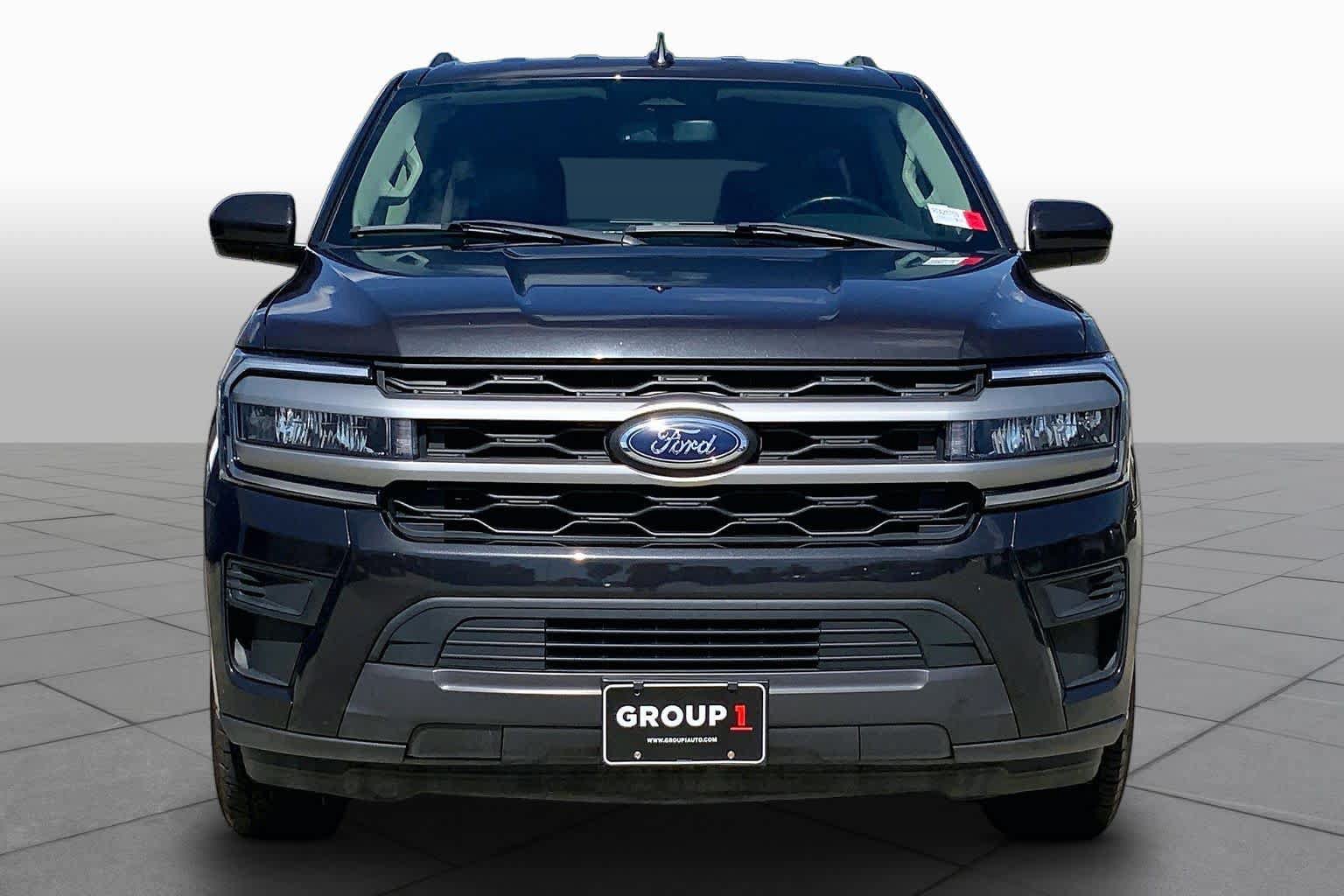Used 2024 Ford Expedition Max XLT RWD image 3