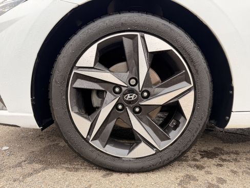 Used 2021 Hyundai Elantra Limited image 10