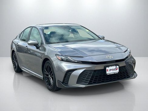 Certified 2025 Toyota Camry SE FWD image 3