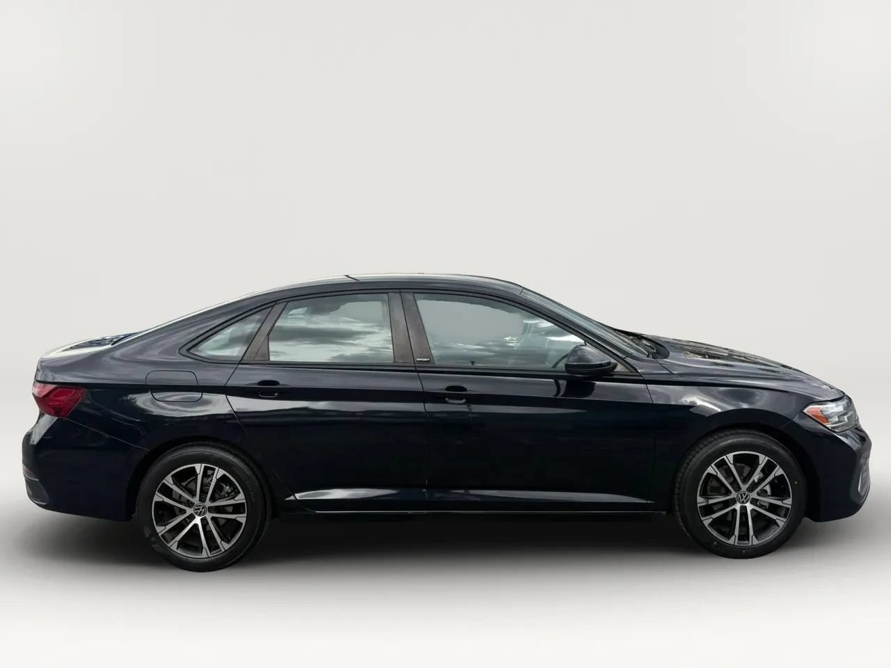 Used 2023 Volkswagen Jetta Sport FWD image 2