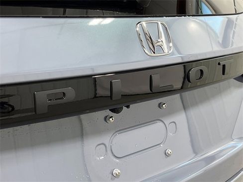 New 2025 Honda Pilot TrailSport image 7