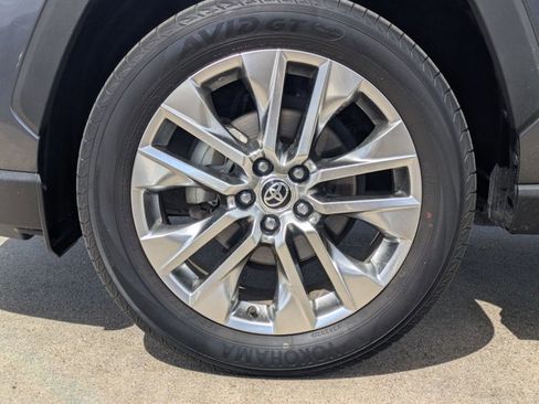 Used 2020 Toyota RAV4 XLE Premium image 25