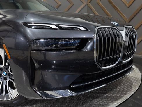 Used 2025 BMW i7 xDrive60 image 35