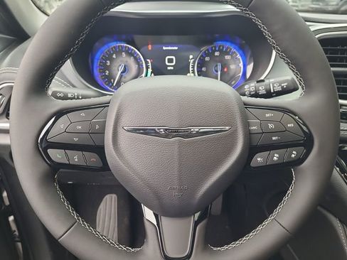 New 2026 Chrysler Pacifica Limited w/ Uconnect Theater Family Group image 12