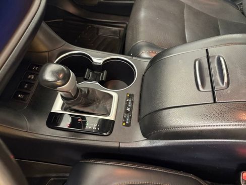 Used 2015 Toyota Highlander Limited w/ Driver Technology Package AWD/4WD image 41