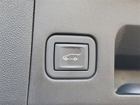 Certified 2023 Cadillac XT5 Luxury w/ LPO, Floor Liner Package image 10