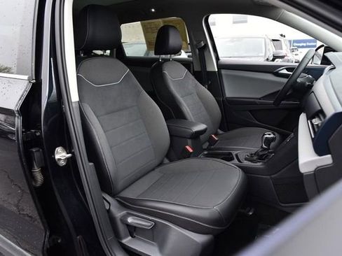 Certified 2023 Volkswagen Taos SE w/ Panoramic Sunroof Package image 19