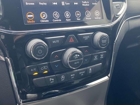 Used 2020 Jeep Grand Cherokee Limited image 20