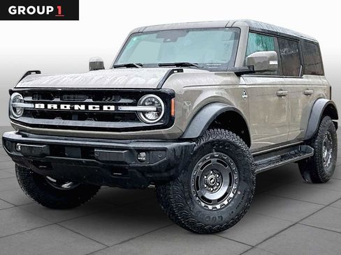 Certified 2025 Ford Bronco Outer Banks w/ Sasquatch Package AWD/4WD image 1