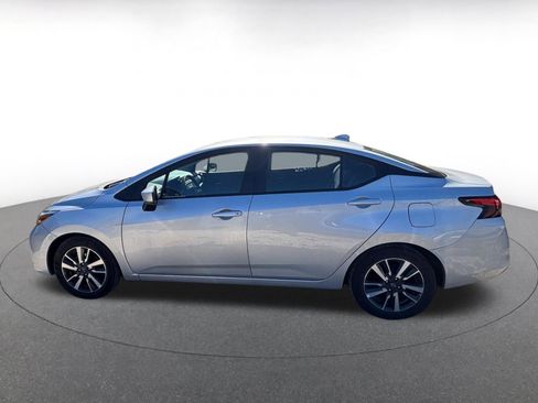 Used 2025 Nissan Versa SV image 5