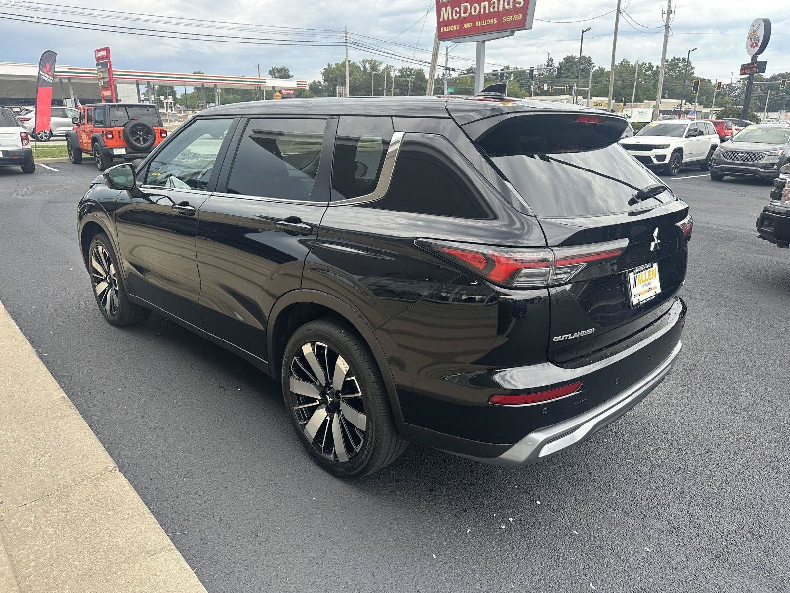 Used 2025 Mitsubishi Outlander AWD image 7