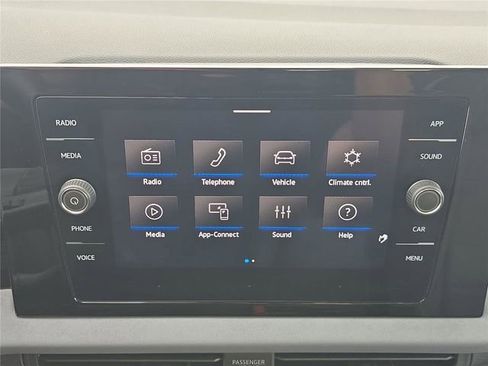 Used 2025 Volkswagen Jetta SE w/ Sunroof Package image 19