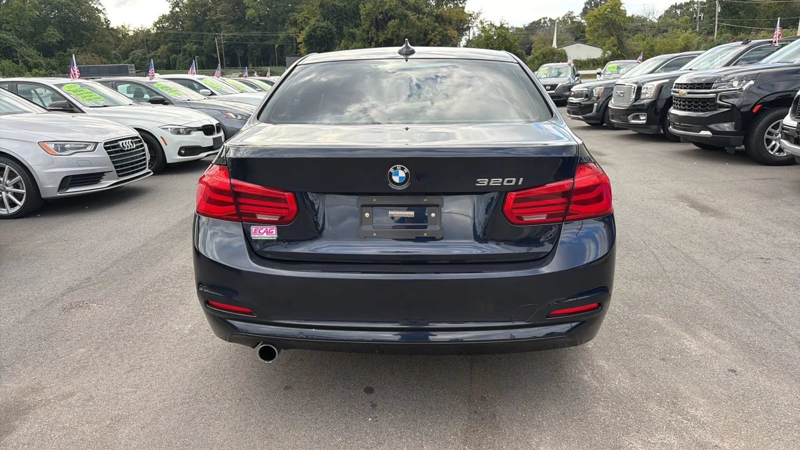 Used 2016 BMW 320i Sedan RWD image 4