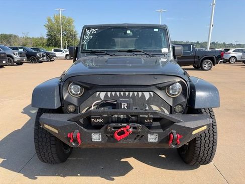 Used 2017 Jeep Wrangler Unlimited Sahara AWD/4WD image 8