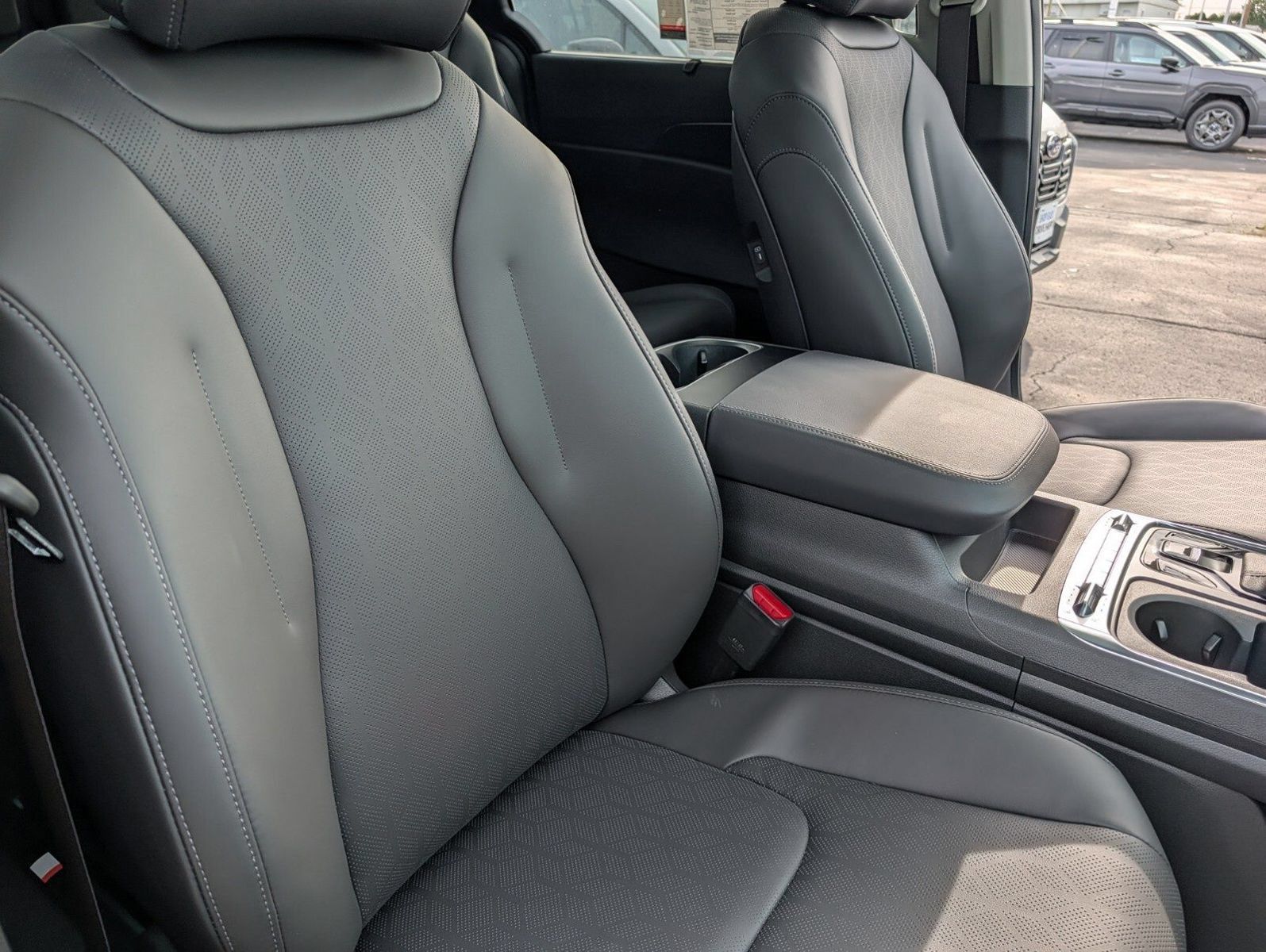 New 2027 Kia Carnival SX w/ Dark Edition Package FWD image 30