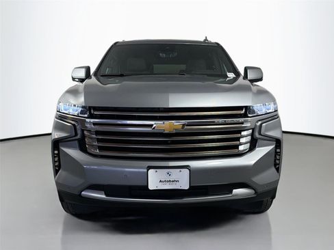 Used 2024 Chevrolet Suburban High Country RWD image 2