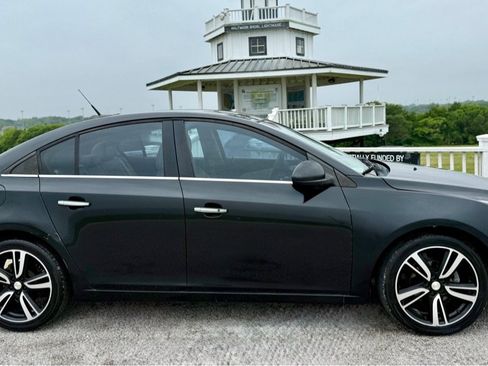Used 2011 Chevrolet Cruze LTZ FWD image 4