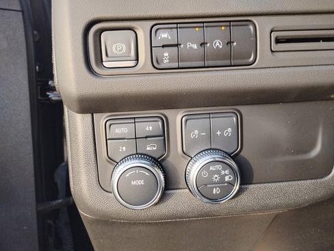 Used 2023 GMC Yukon XL SLT image 22