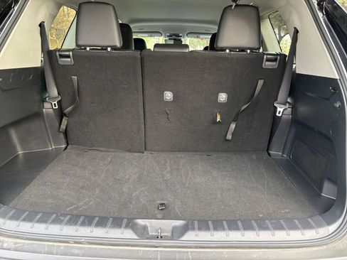 Used 2025 Toyota Grand Highlander LE image 25