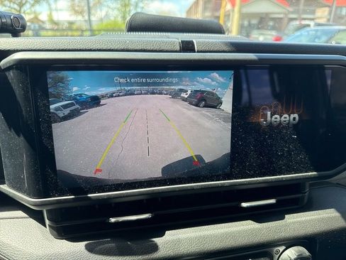 Used 2025 Jeep Wrangler Willys image 8