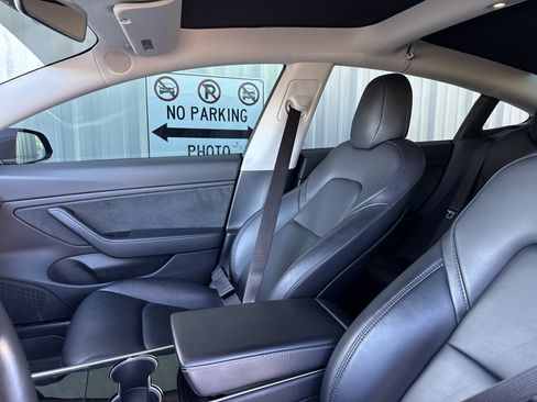 Used 2018 Tesla Model 3 Long Range image 16