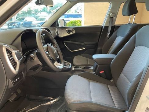 Certified 2025 Kia Soul LX w/ LX Technology Package FWD image 17