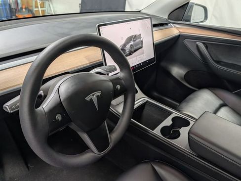 Used 2023 Tesla Model Y Performance image 17