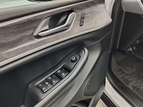 Used 2023 Jeep Grand Cherokee L Limited w/ Luxury Tech Group II image 22