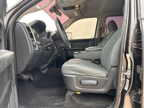Used 2017 RAM 1500 Express AWD/4WD image 4