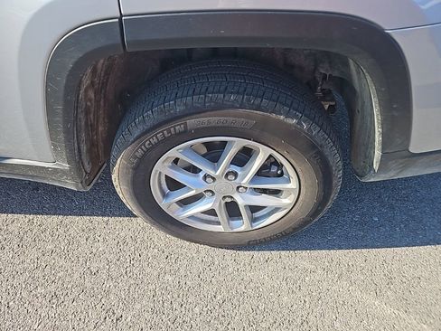 Used 2025 Jeep Grand Cherokee L Laredo w/ Luxury Tech Group I image 12