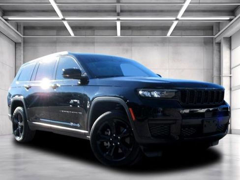 Used 2022 Jeep Grand Cherokee L Laredo image 1