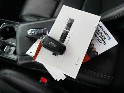 Used 2022 Lincoln Corsair AWD w/ Equipment Group 101A image 8