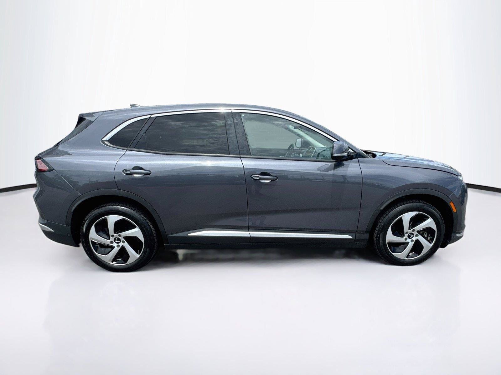 Used 2025 VinFast VF 8 Eco AWD/4WD image 6