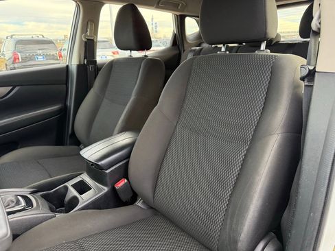 Used 2021 Nissan Rogue Sport S image 11